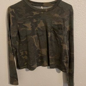Camo crop long sleeve